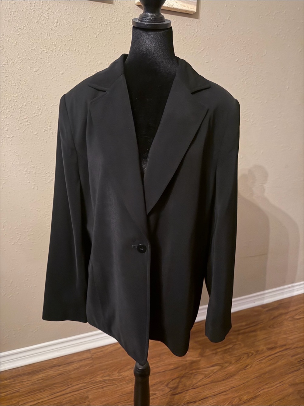Amanda Smith Black Single-Button Blazer with Notched Lapel